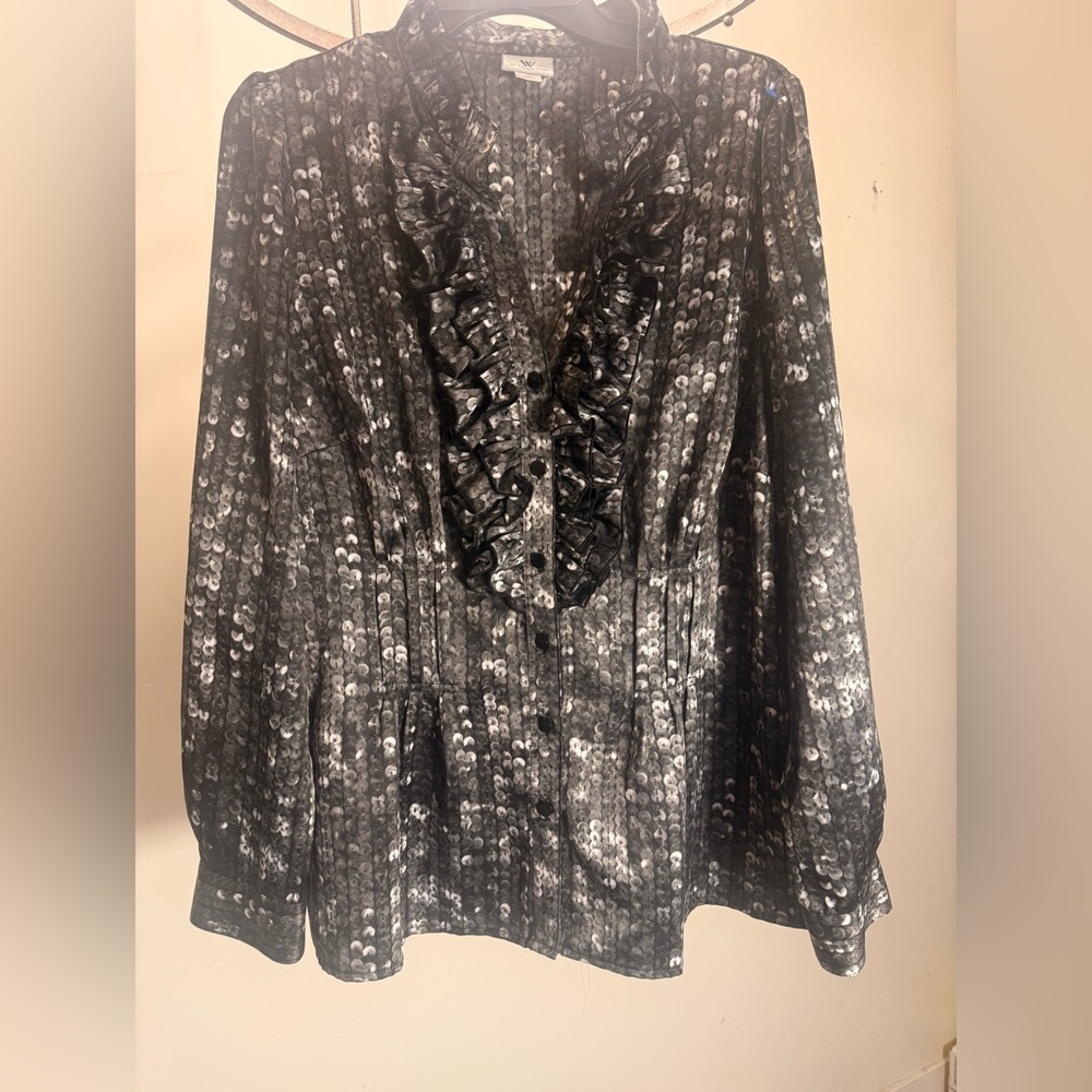 Worthington Black and‎ Gray Ruffled Blouse